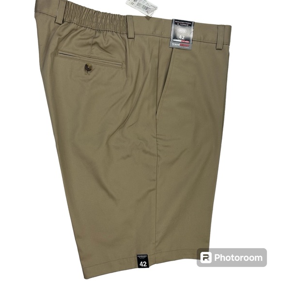 NWT Roundtree & Yorke Travel Smart Shorts Size 42 Men's - Picture 1 of 9